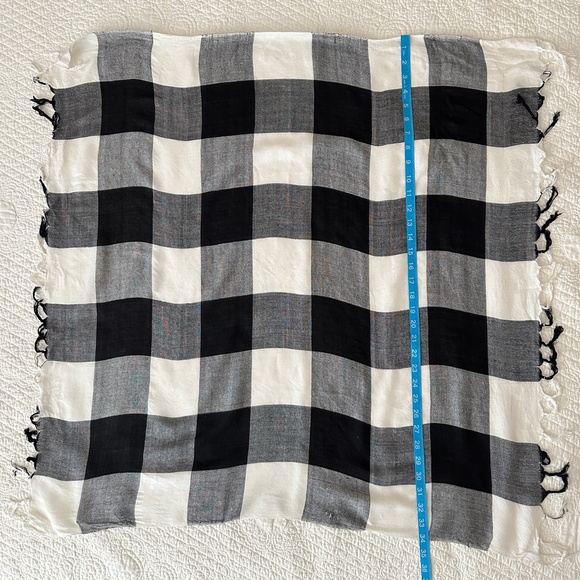 Urban Outfitters Gingham Utah Plaid Checkered Scarf Black White Fringe - Picture 6 of 7